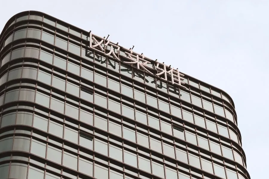 loreal china logo against building